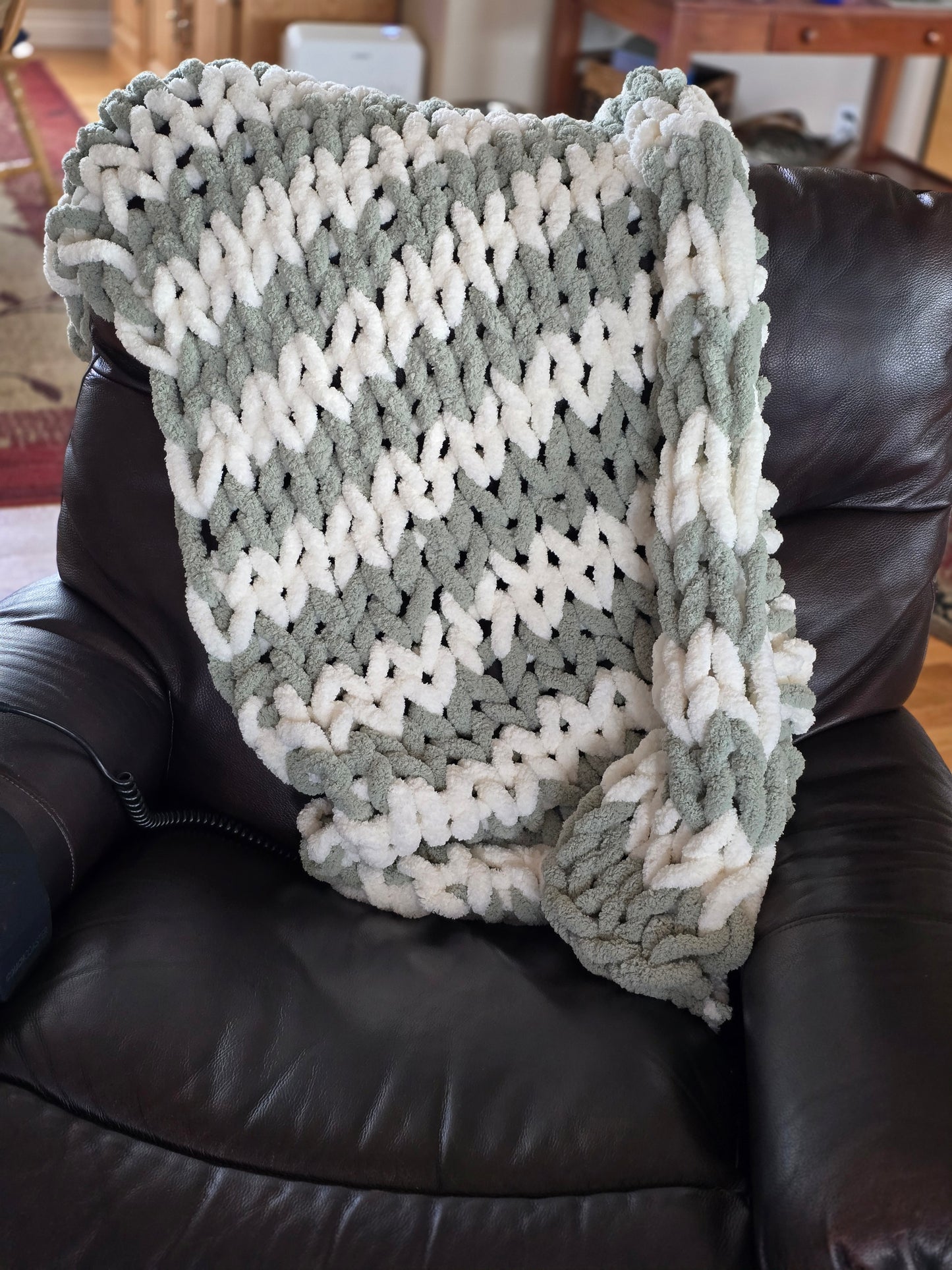 Adult Chunky Green and White Blanket 35"x50"