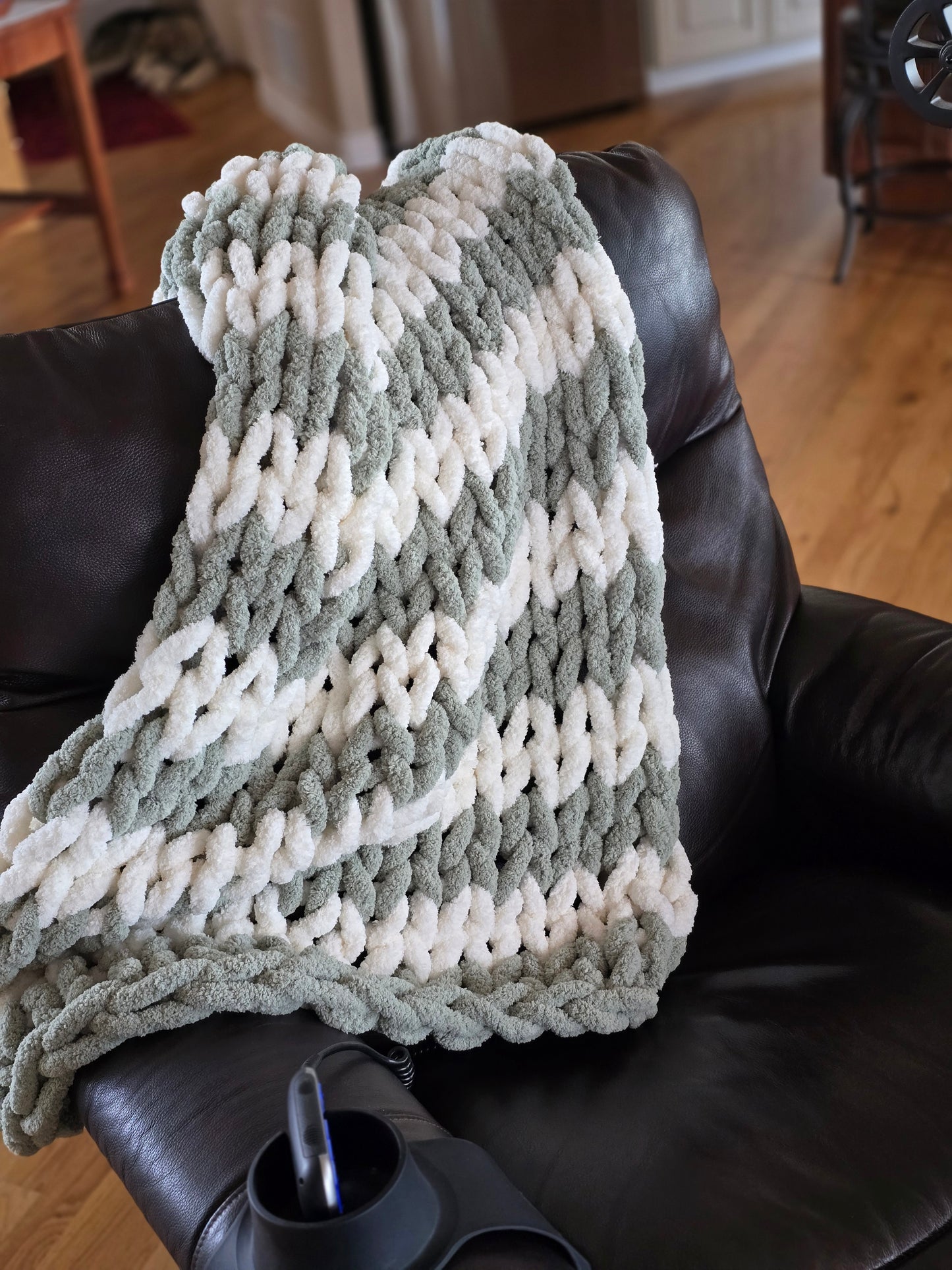 Adult Chunky Green and White Blanket 35"x50"